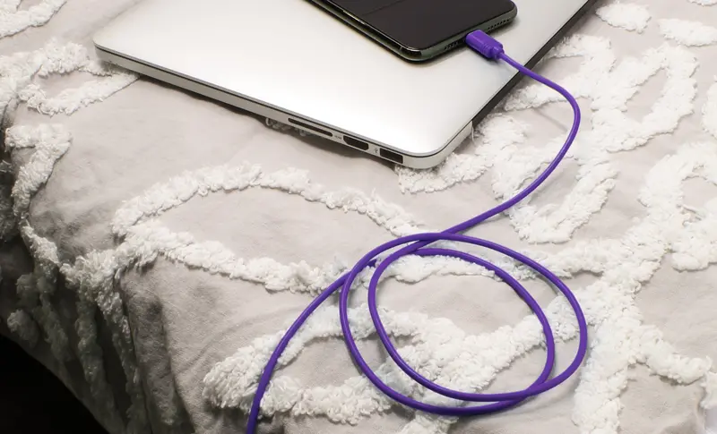 Aduro 6-Foot MFi-Certified Lightning Charging Cable – Fast Sync & Reliable Performance