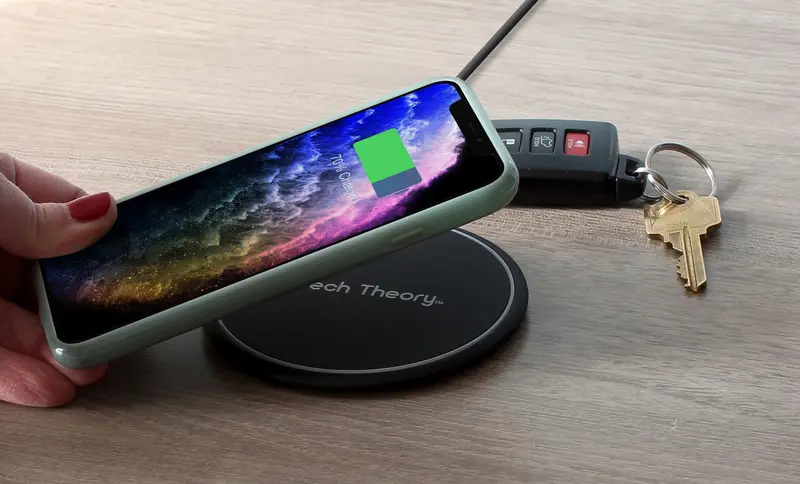 Aduro Qi-Certified Wireless Charging Pad for Desktop Use