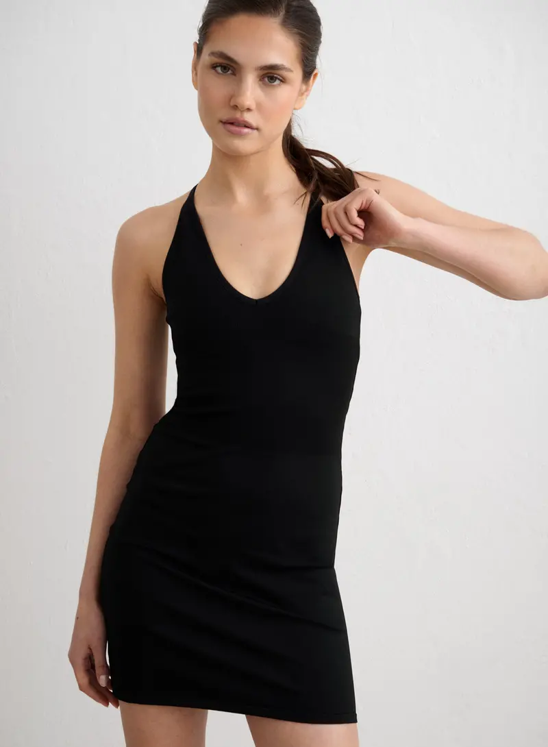 Black Seamless Deep-Cut Dress – Sleek Body-Conscious Fit