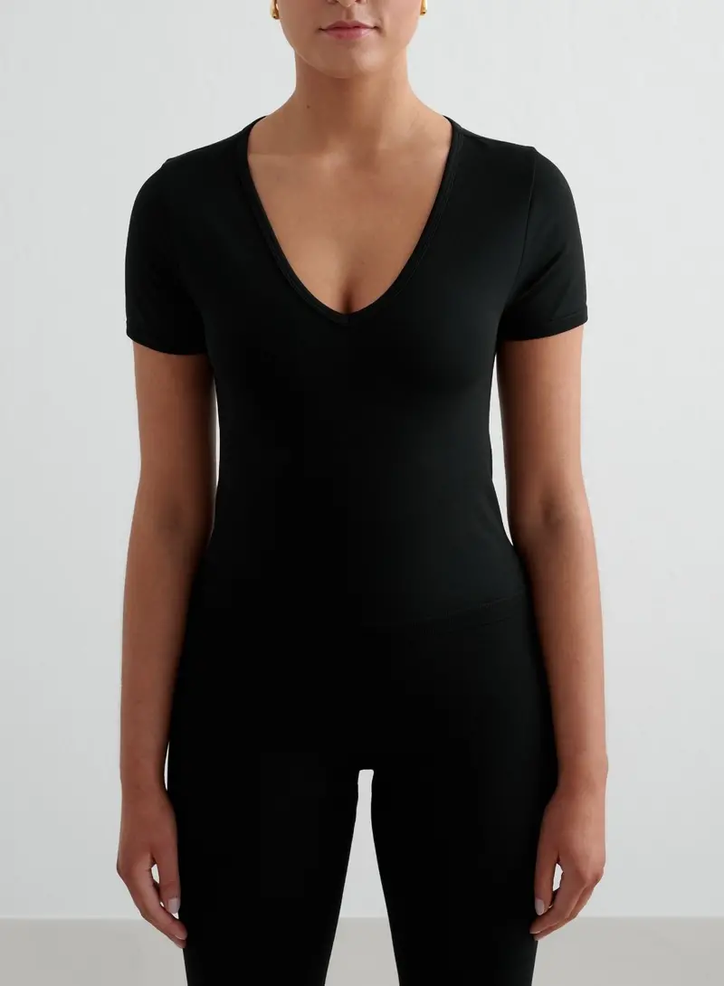 Black Seamless Short-Sleeve Performance Top