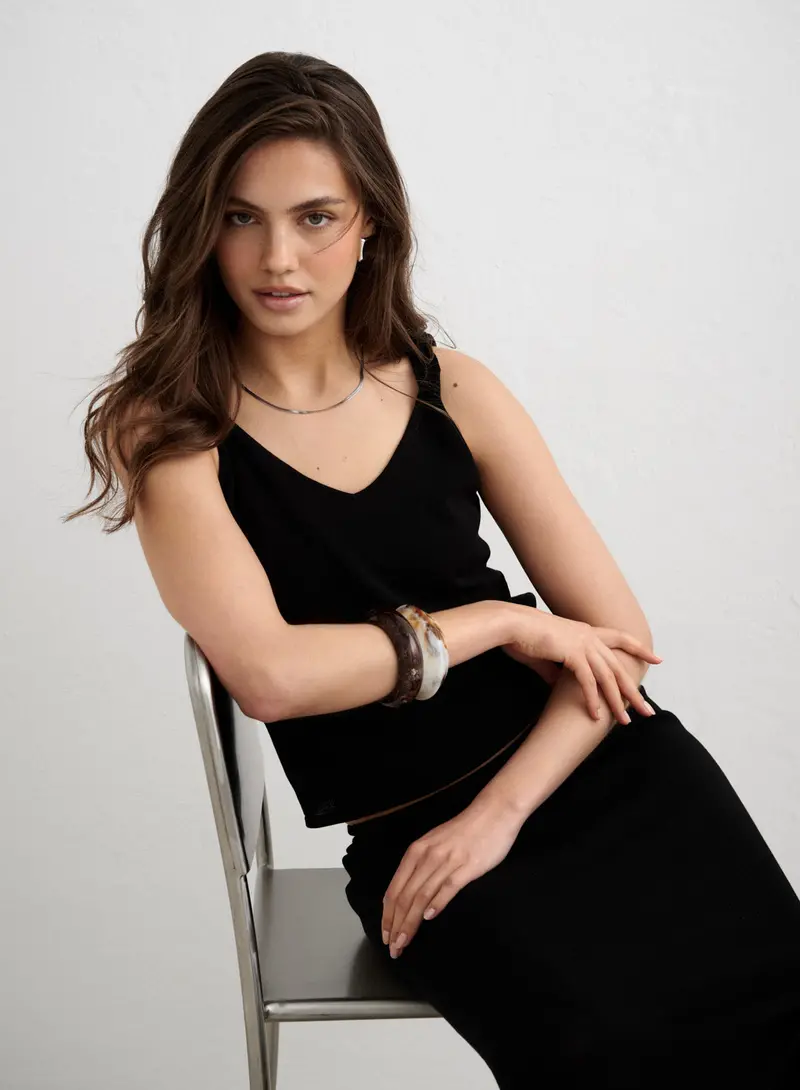 Black Seamless Silk-Knit Singlet – Versatile Staple