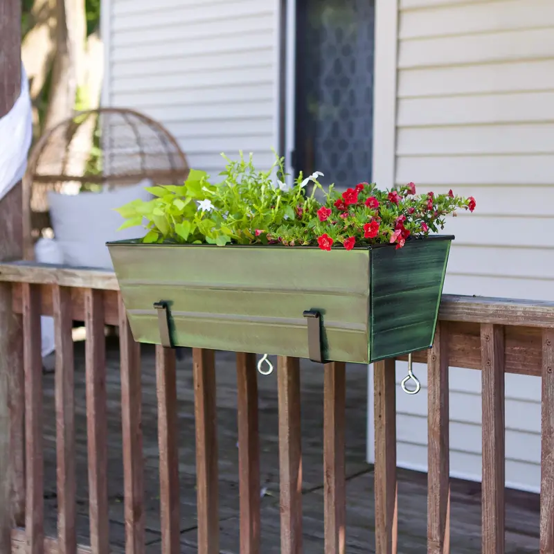 Bloom Box Garden Growing Kit – Medium Green with Clamp-On Mounting Hardware