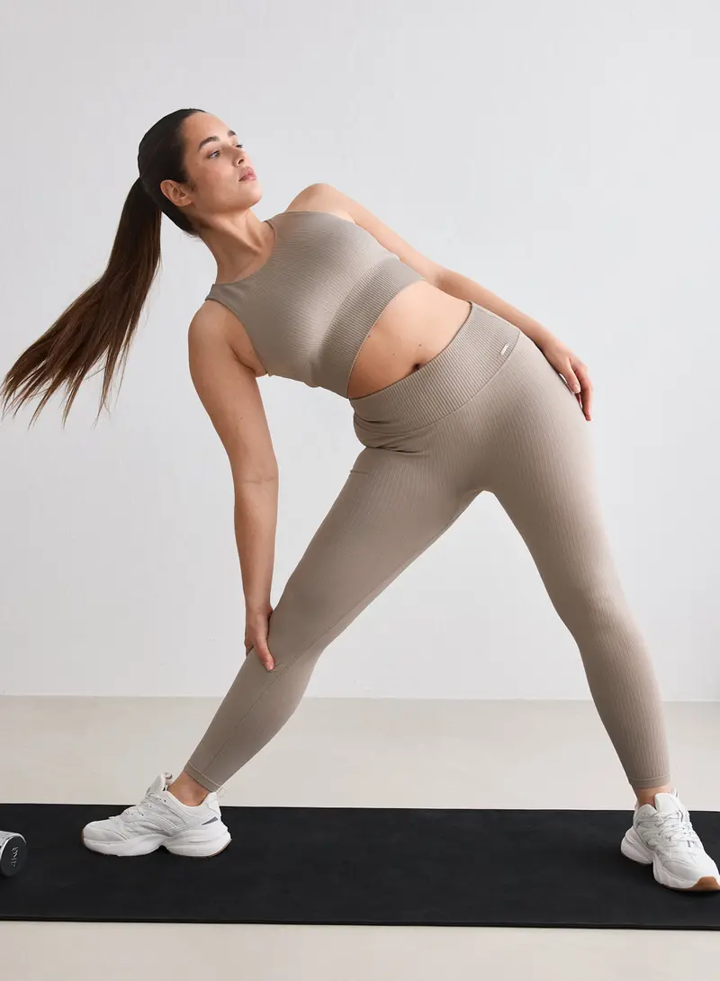 Dark Clay Ribbed Seamless Petite Tights – Tailored Fit for Shorter Frames