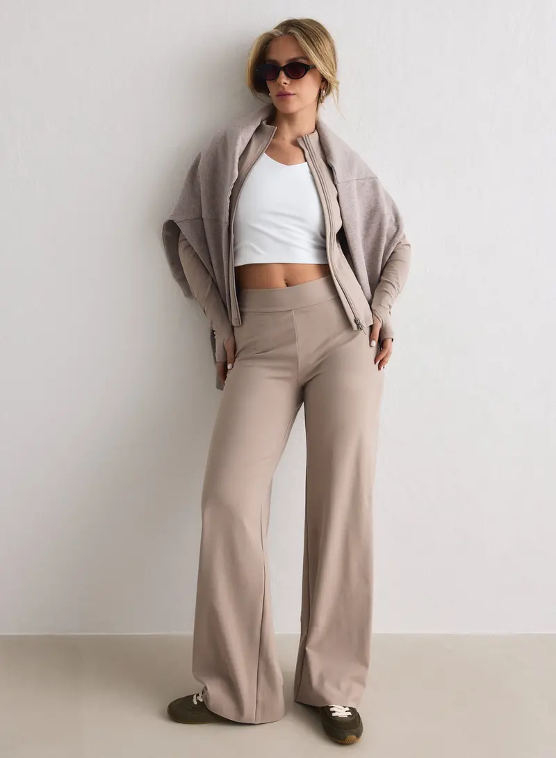 Dark Clay Sense Petite Cropped Pants – Compact Fit for Shorter Frames