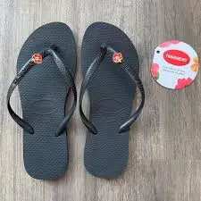 Havaianas Slim Hawaii Myo Black Sandals with Metallic Accents