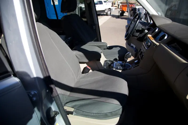 Land Rover Discovery IV Seat Covers – Premium Fit & Finish
