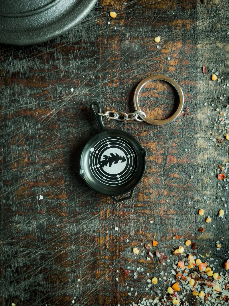 Skillet-Shaped Keychain – Stainless Steel & Functional