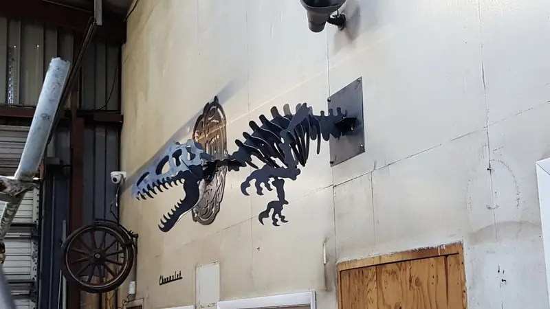 T-Rex Skeleton Bust – Mounted Dinosaur Wall Sculpture